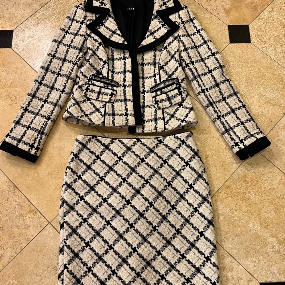 White House black market wool two piece black and white skirt suit lined size 4
